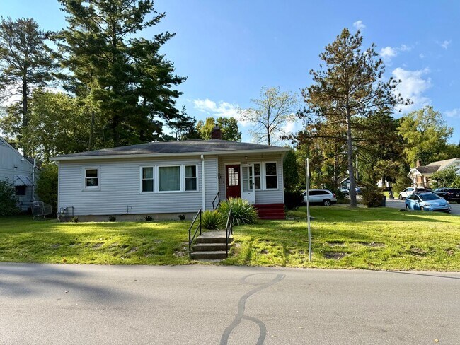 Building Photo - PRICE REDUCTION 3 BEDROOM NEAR CAMPUS AVAIL AUGUST 2026 @ $2,600 Monthly