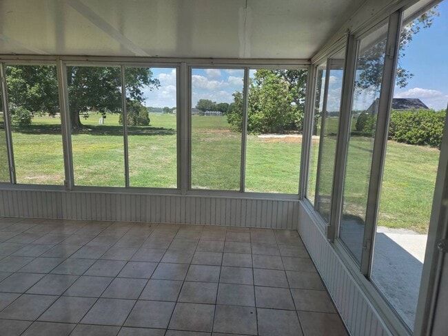Building Photo - 208 Mirador Dr