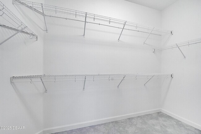 Building Photo - 215 Summertime Pl