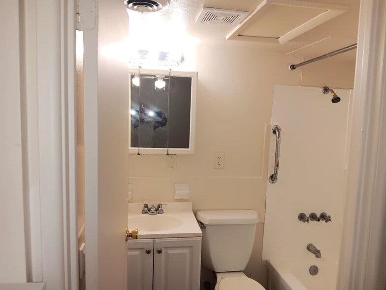 Building Photo - 2384 Williams Creek Rd