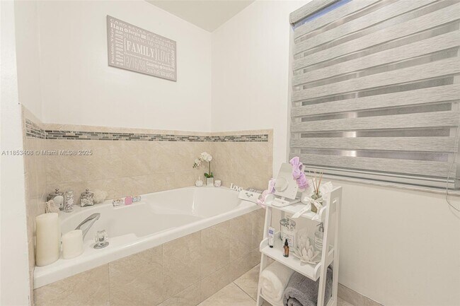 Building Photo - 9138 SW 167th Ct
