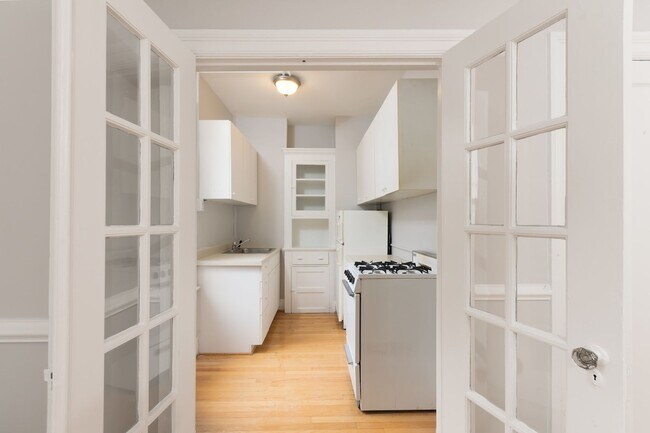 Building Photo - Charming Logan Circle Condo | Studio | 1 Bath | 450 Sf