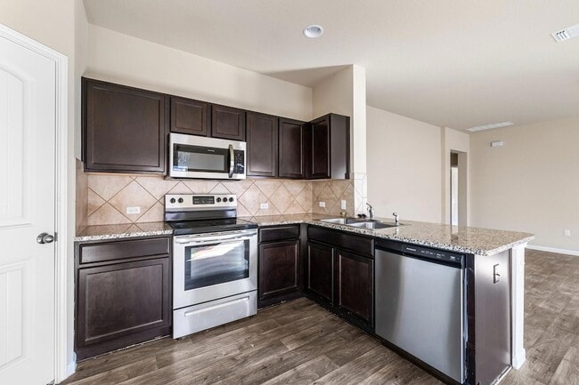 Building Photo - 910 Comal Run