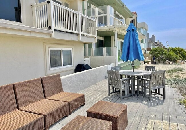 Building Photo - 4025 Ocean Dr