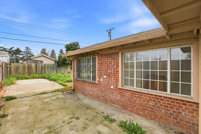 Building Photo - 5741 39th St