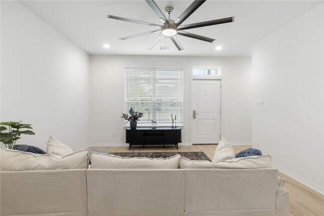 Building Photo - 307 Sterling St