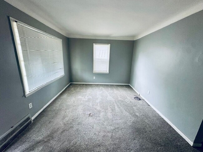 Building Photo - 3 Bedroom 1 Bathroom House For lease Welco...