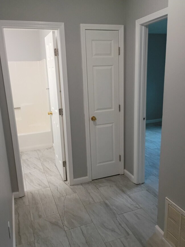 Building Photo - 135 Fruitwood Trce