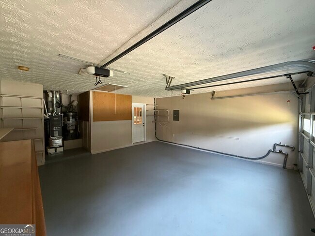 Building Photo - 3897 Saddlecreek Dr