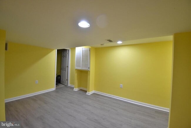 Building Photo - 7804 Ridgewood Dr