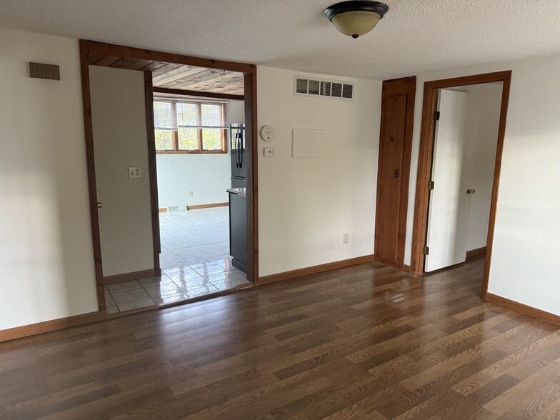 Building Photo - 2172 Strongs Ave