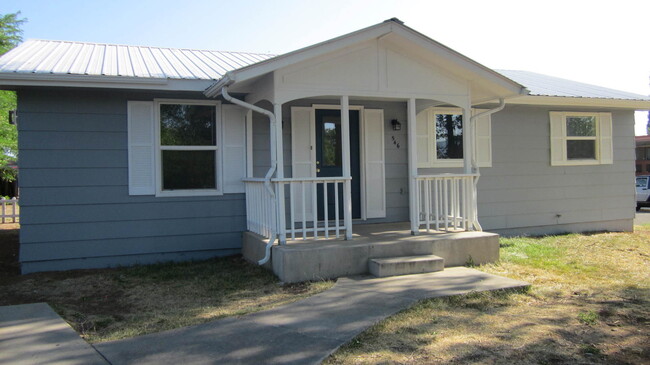 Primary Photo - Newly Remodeled 3 Bedroom, 2 Bath Home on ...