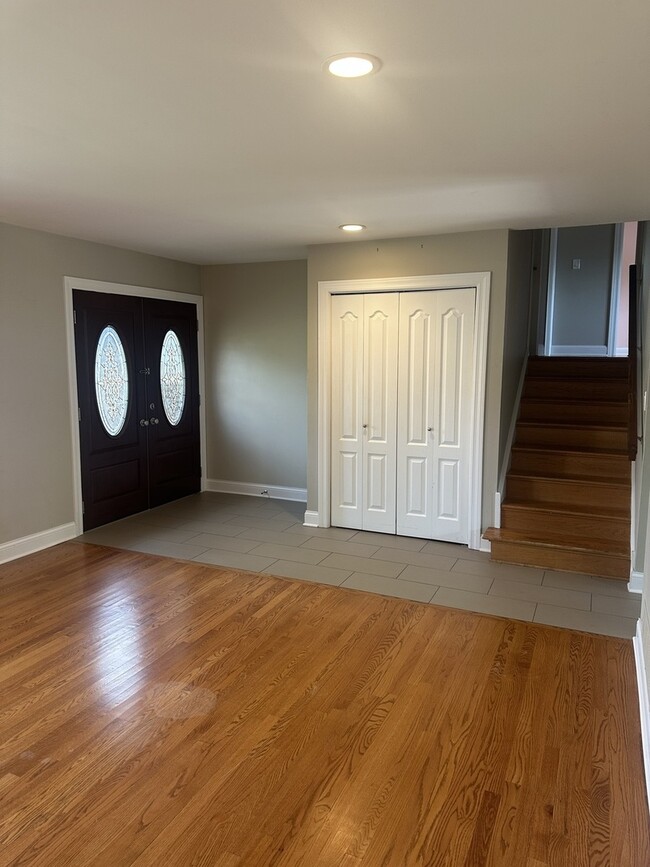 Building Photo - 1718 Valley Forge Pl