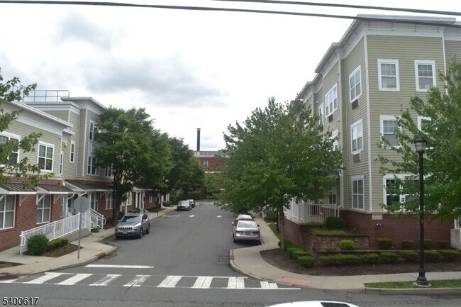 Building Photo - 129 Central Pl