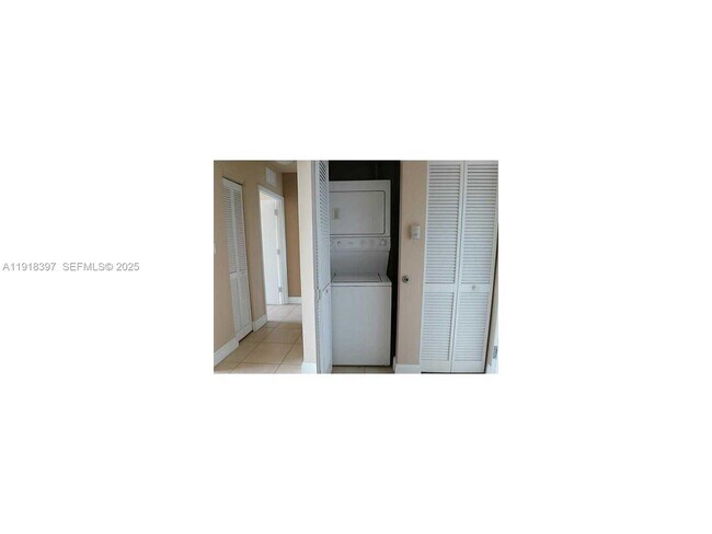 Building Photo - 2525 SW 3rd Ave