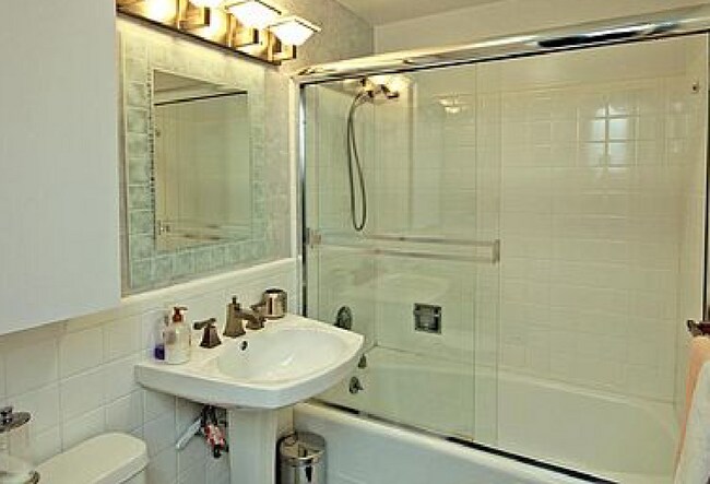 Building Photo - 221 W 48th St