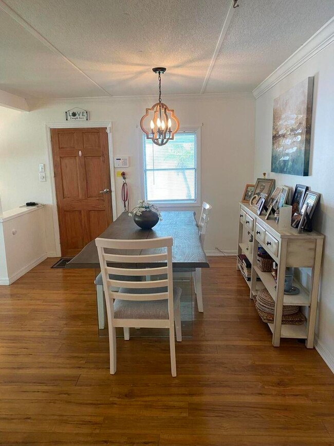 Building Photo - 17 Madrid Ln