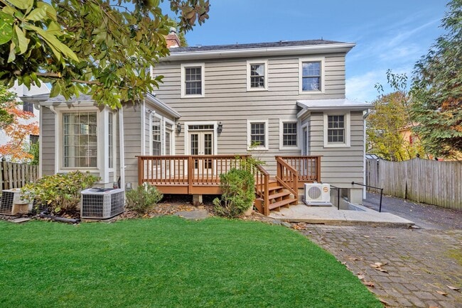 Building Photo - 4 Bed 4 Bath - Bethesda Expanded Colonial - One Car Garage