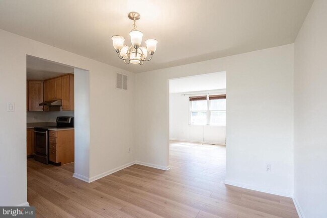 Building Photo - 3048 Silent Valley Dr