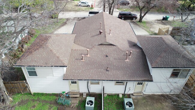 Building Photo - 909 Vine St