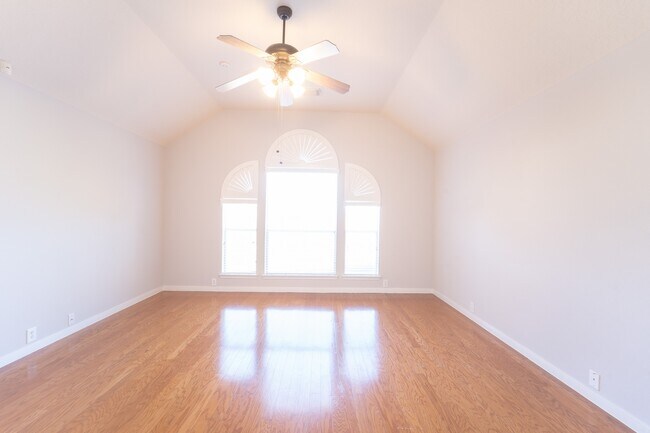 Building Photo - 2910 Sandleigh Dr