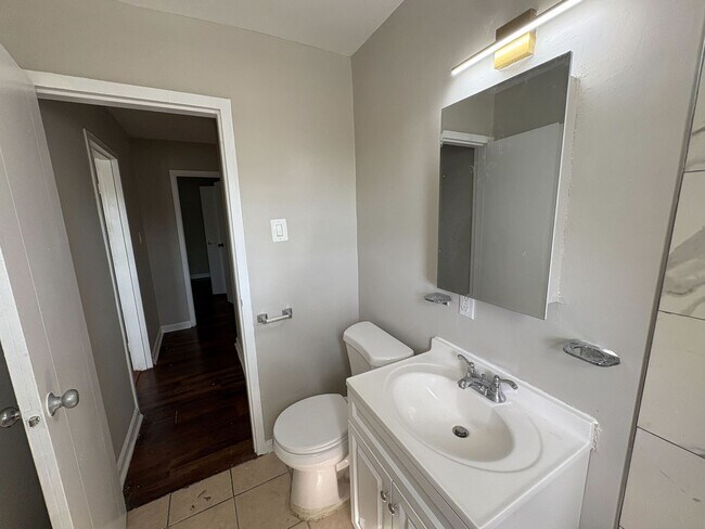 Building Photo - Spacious 3-Bedroom Condo in Randle Heights!!