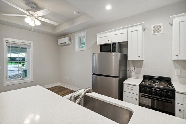 Building Photo - 1 Bedroom 1 Bathroom FALL 2025!