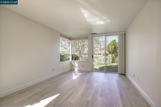 Building Photo - 5070 E Lakeshore Dr