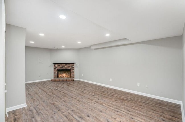 Building Photo - 10701 Houck Dr