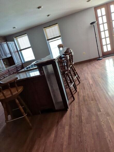 Building Photo - 409 S Spring St