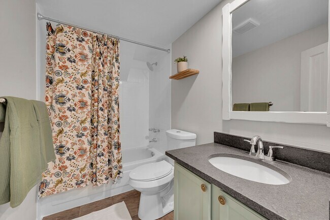 Building Photo - 1824 W Colorado Ave