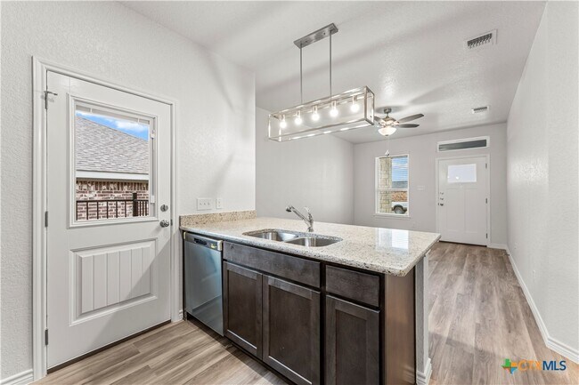 Building Photo - 1110 Zora Dr