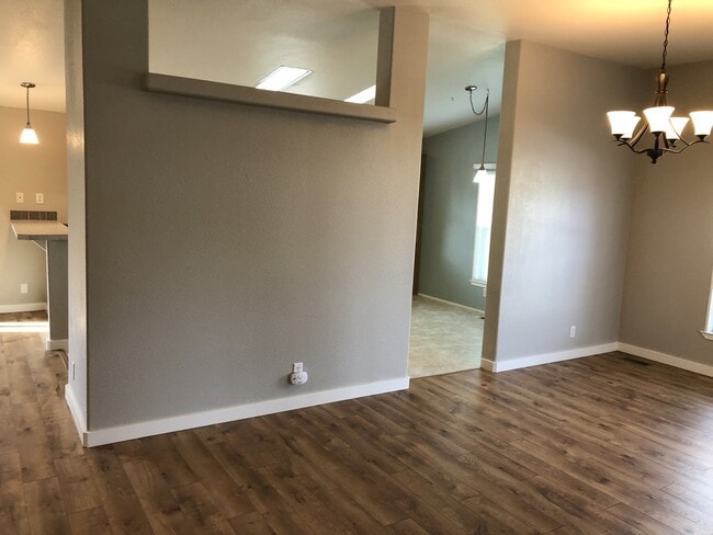 Building Photo - Beautiful and Convenient Turner Location!