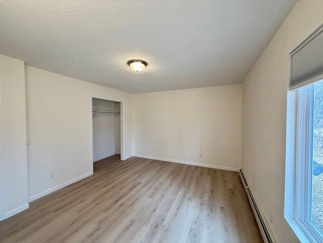 Building Photo - 136 Trumpeter Ave
