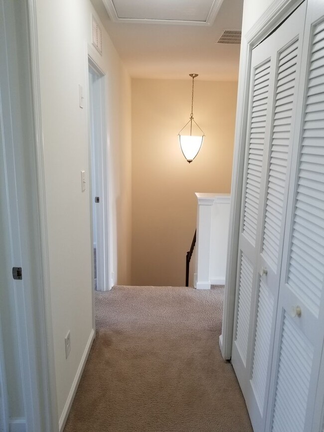 Building Photo - Large, Luxury, Garage Townhome in Hockessi...