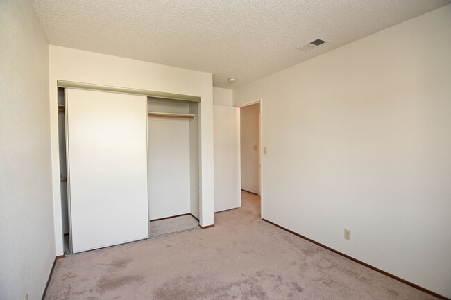 Building Photo - SFR near 880 & 84 -Minutes from Paseo Padr...