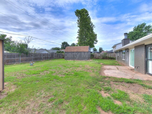 Building Photo - 2401 Fedderson Dr