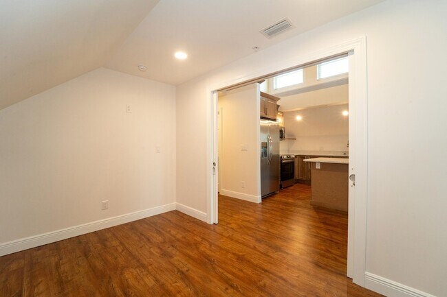 Building Photo - 11 Aviles St