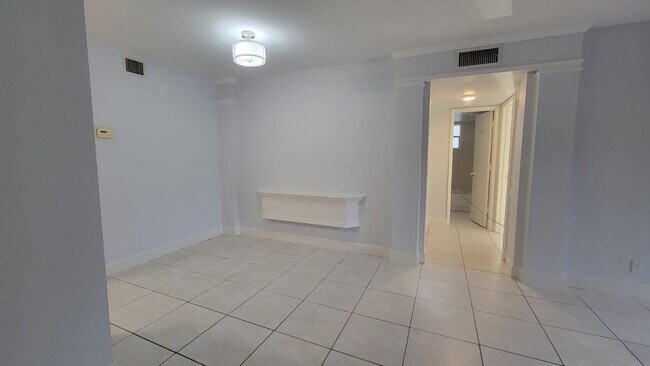 Building Photo - 313 Gardens Dr