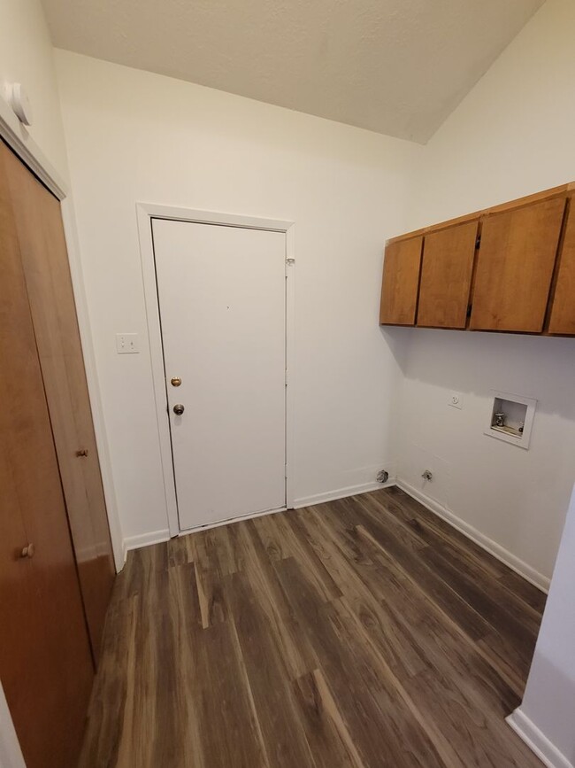 Building Photo - College Station - 2 bedroom / 1 bath Duple...
