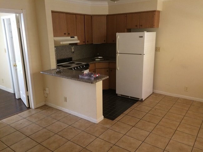 Building Photo - 247 SW 3rd Ave