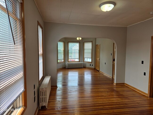 Building Photo - 810-816 6th Ave