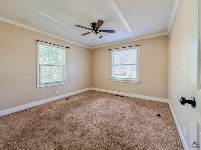 Building Photo - 607 McArthur Blvd