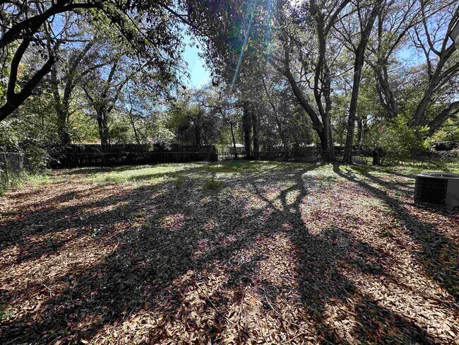 Building Photo - 2917 Mission Rd