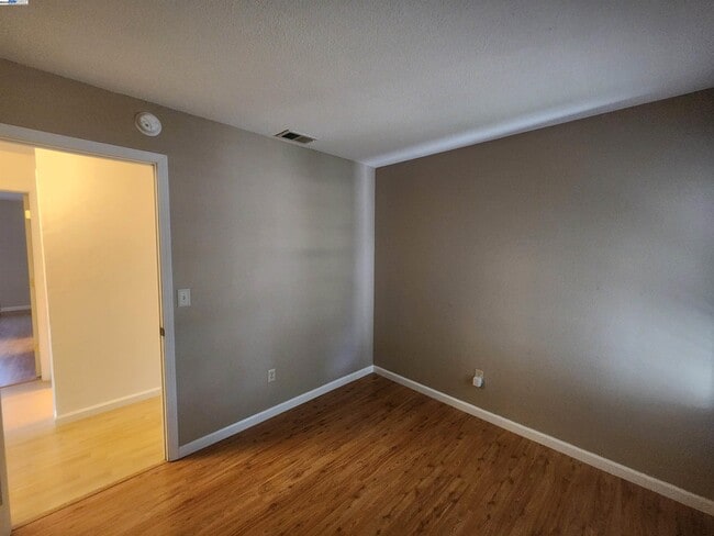Building Photo - 1733 Carnation Cir