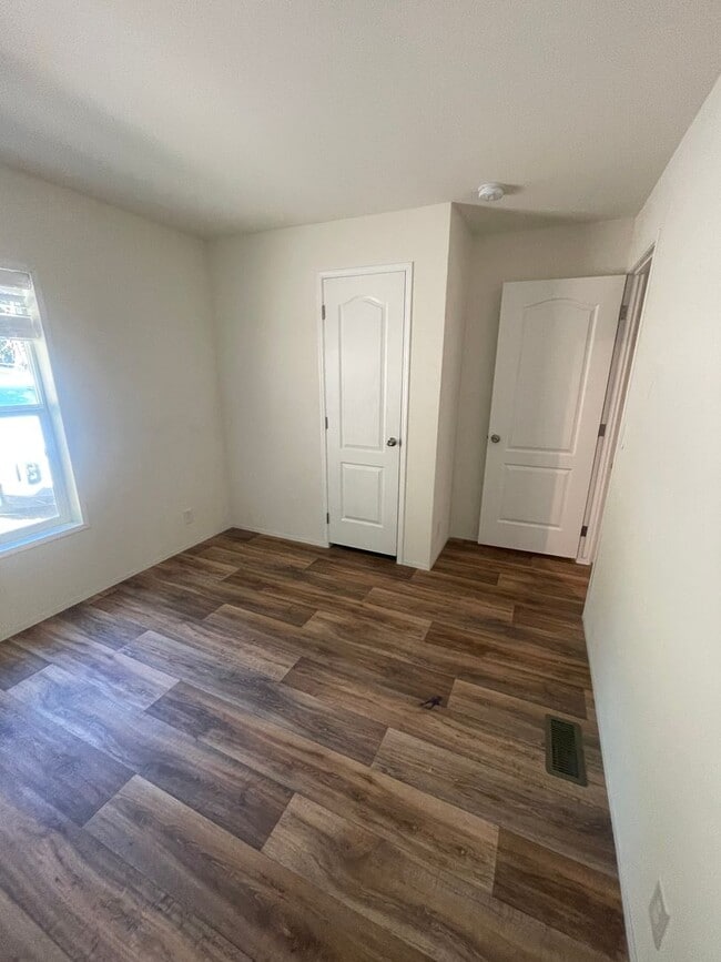 Building Photo - Home with a View! *MOVE IN SPECIAL*