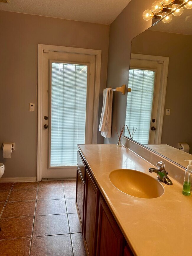 Building Photo - Western Port St. Lucie 3/2/2 with flex/roo...