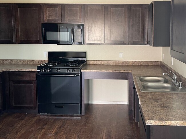 Building Photo - 1104 Lechuguilla