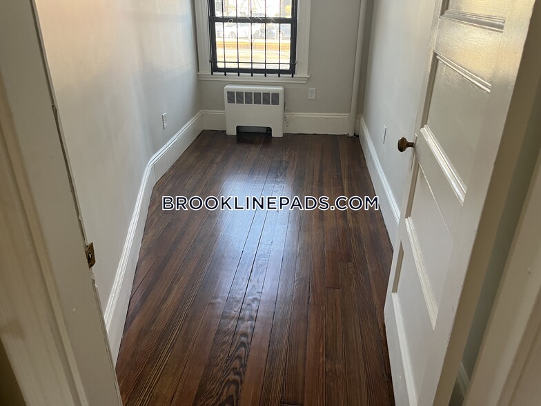 Building Photo - 1855 Beacon St