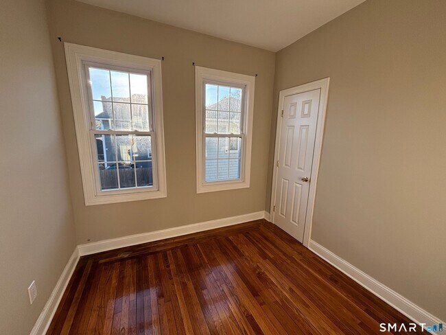 Building Photo - 19 Darina Pl